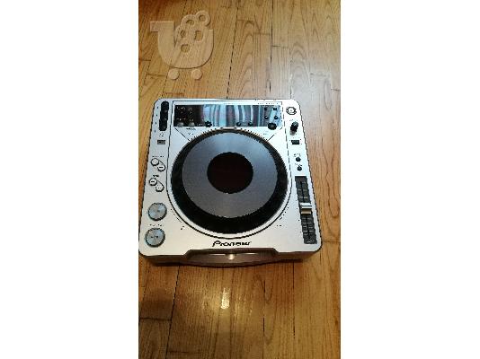 PoulaTo: Pioneer CDJ800 Mk2