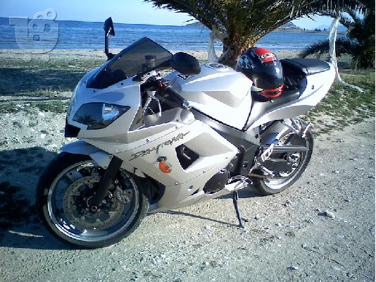 PoulaTo: TRIUMPH Daytona 600 '04