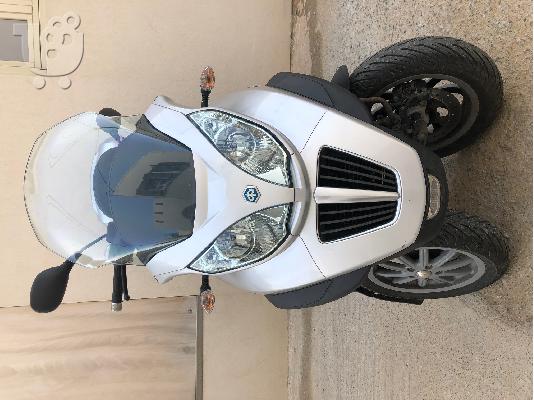 PIAGGIO MP3 400 (2 front tyres) 