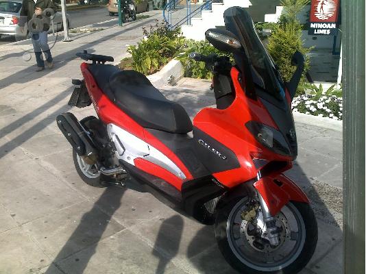 PoulaTo: GILERA Nexus 500; F.L '04