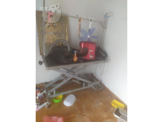 Πωλειτε τώραπεζι καλλωπισμου ηλεκτρικό σετ με ψαλιδια κουρεματος επαγγελματικα και σεσουαρ...