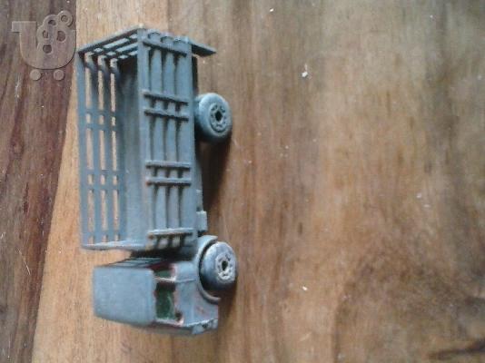 PoulaTo: 1/100 MATCHBOX CATTLE TRUCK