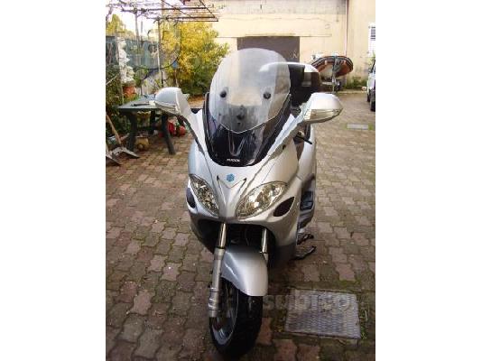 PoulaTo: PIAGGIO X9 500 Evolution '04