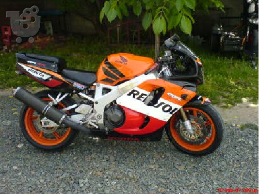 PoulaTo: HONDA CBR 1000 RR Fireblade '01