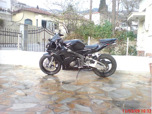 PoulaTo: HONDA CBR 600 RR '04