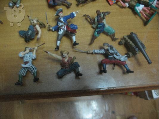PoulaTo: 1/35 FORCE OF VALOR- 6 X PIRATES+1 CANNON