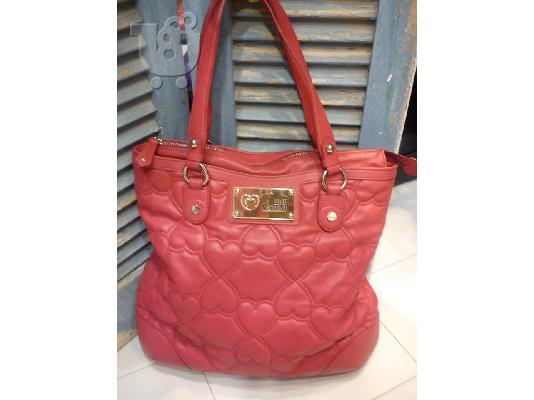 PoulaTo: MOSCHINO
