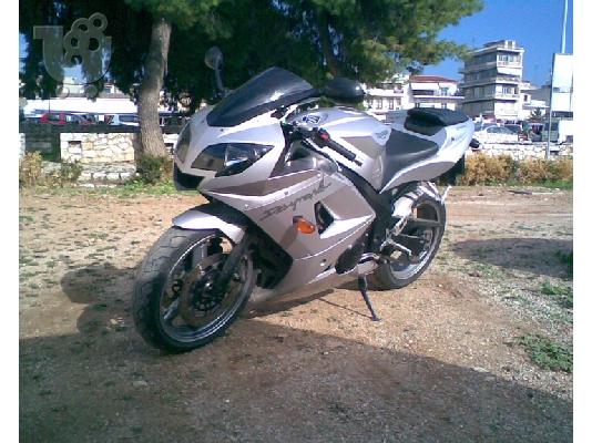 TRIUMPH Daytona 600 