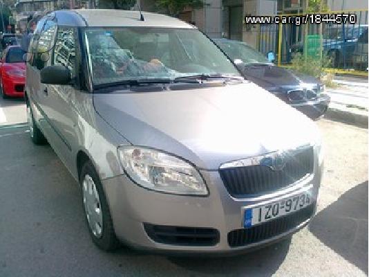 PoulaTo: SKODA ROOMSTER '09