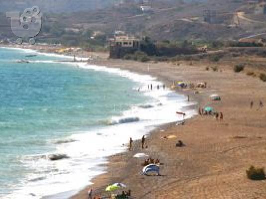 PoulaTo: ikopedo mesa se ikismo stin voria xio mono 90 mt apo tin thalasa