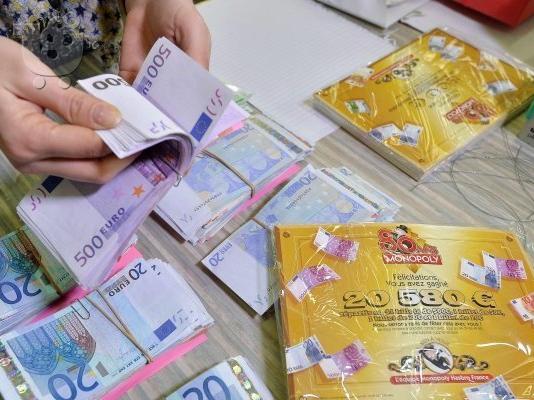 PoulaTo: Δύο κουτάβια κουτάβι χρειάζεται μια νέα οικογένεια