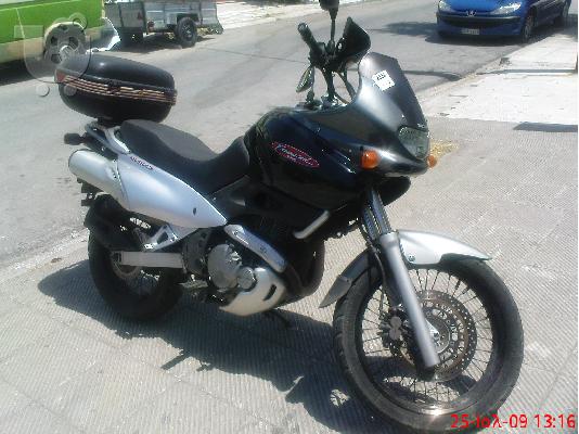 PoulaTo: SUZUKI XF 650 Freewind 35kW '98