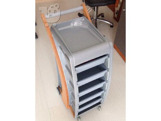 πωλούνται έπιπλα κομμωτηρίου