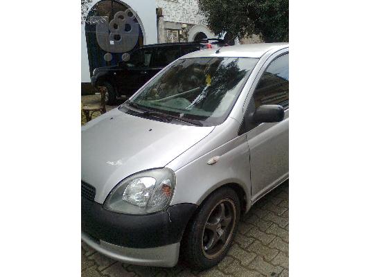 PoulaTo: TOYOTA YARIS '01