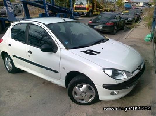 PoulaTo: PEUGEOT 206 '02